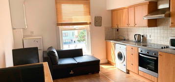 Flat to rent in Kingsland High Street, London E8