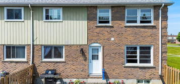 15 Tracey Park Dr #12, Belleville, ON K8P 4R4