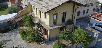 Casa indipendente in vendita in via Vittorio Veneto, 19