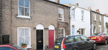 Terraced house to rent in Albert Street, Cambridge CB4