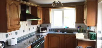 4 bed property to rent