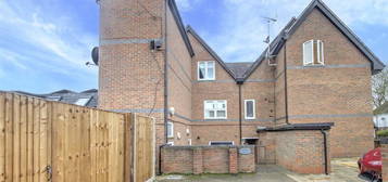 Flat for sale in Woodridings Close, Hatch End, Pinner HA5