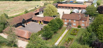 5 bedroom country house for sale