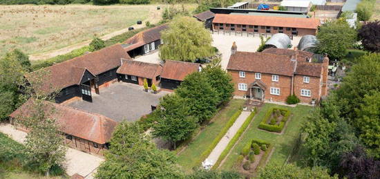 5 bedroom country house for sale