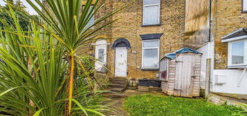 3 bed semi-detached house for sale