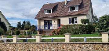 Maison  à louer, 1 pièce, 114 m², Terrain 1 100 m²