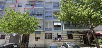 Arrendamento de Apartamento T2  na rua de Benguela, 9