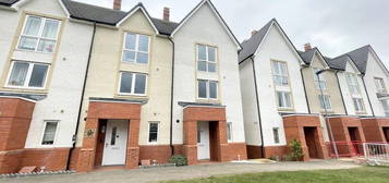 3 bed semi-detached house to rent