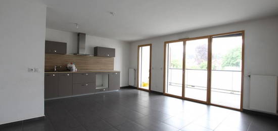 Appartement  à louer, 4 pièces, 3 chambres, 81 m²