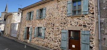 Grande maison à double façade avec un logement flexible dans un très joli village avec des facilités