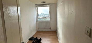 Flat to rent in Westferry Road, London E14