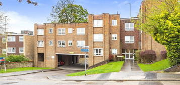 Flat to rent in Harvey Lodge, Harvey Road, Guildford GU1