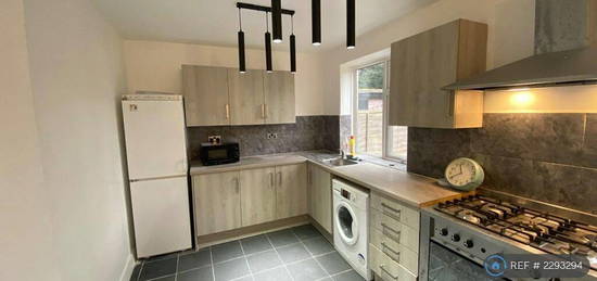 3 bedroom semi-detached house