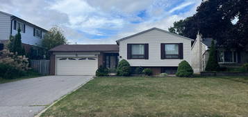 14 Pringle Ave, Markham, ON L3P 2P4
