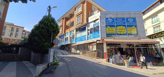 CADDE ÜZERİ TERAS BAHÇELİ GENİŞ FERAH KURUMSALLARA AÇIK DAİRE