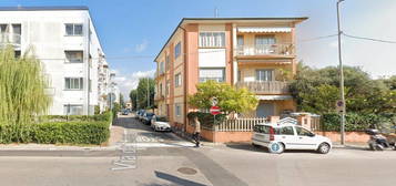 Trilocale luminoso con balcone e cantina