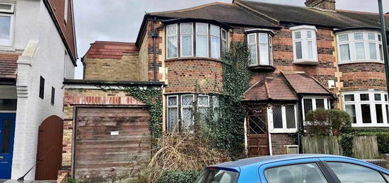 End terrace house for sale in Temple Sheen Road, Parkside, East Sheen SW14