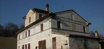 Rustico e casale in vendita in strada del Cavallo