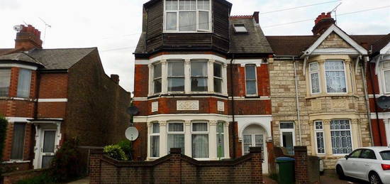 Flat for sale in Whippendell Road, Watford WD18