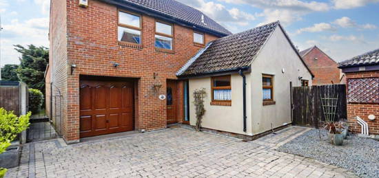 Detached house to rent in Moorescroft, Kelvedon Hatch CM15