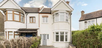 Flat for sale in Milton Road, London W7