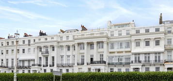 Flat to rent in Arundel Terrace, Brighton BN2