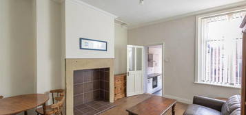 3 bedroom flat for sale