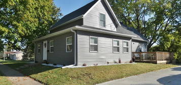 505 S 1st St, Knoxville, IA 50138