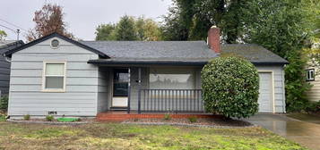 1019 Murray Ave, Medford, OR 97501