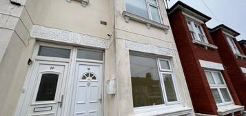 Flat to rent in Buller Road, Brighton BN2