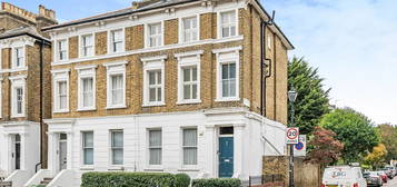 Maisonette to rent in Stockwell Road, Stockwell, London SW9