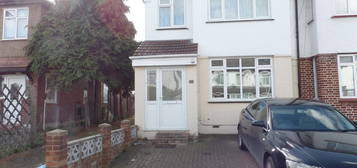 3 bed semi-detached house to rent