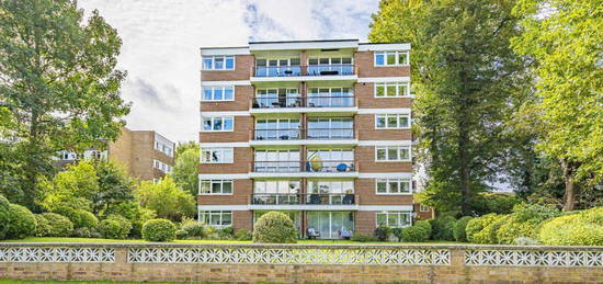 Flat for sale in River Reach, Teddington TW11