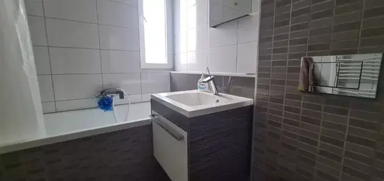 Krásny 3 Izbový byt, 84 m2, kompletná rekonštrukcia, balkón, Perecká, Levice