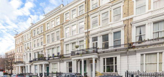 Flat to rent in Castletown Road, London W14