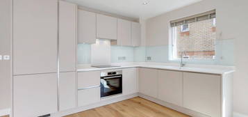 Flat to rent in Holloway Road, London N19