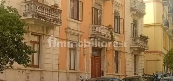 Quadrilocale via Andrea Sabatini 7, Centro Storico - Teatro Verdi, Salerno