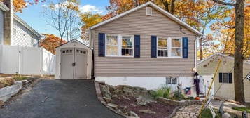 313 Windsor Ave, Hopatcong, NJ 07843