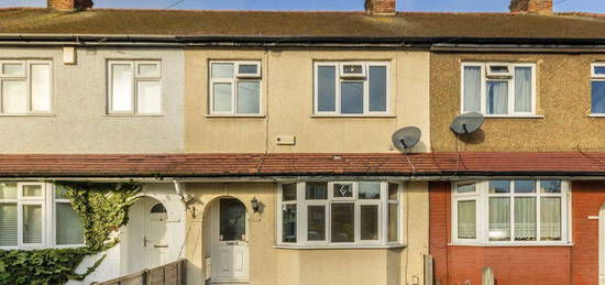 Terraced house to rent in Fullers Way North, Tolworth, Surbiton KT6