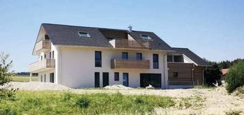 Charmantes Zweifamilienhaus mit Teich und 4860 m² Grundstück