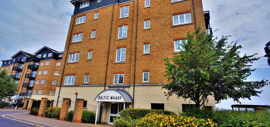 Flat for sale in Baltic Wharf, Clifton Marine Parade, Gravesend, Kent DA11