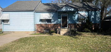 308 Pembroke Ln, Ellinwood, KS 67526