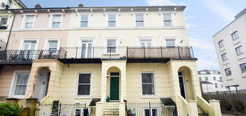 Flat to rent in Clarendon Road, Southsea, Hampshire PO4