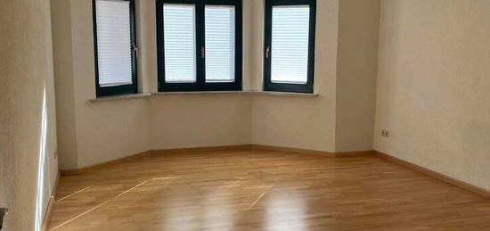 2 Raumwohnung mit EBK, Balkon und Fußbodenheizung