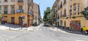 Piso en calle Comendadoras de Santiago, San Matías - Realejo, Granada