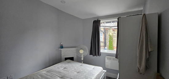 Flat to rent in Clapton Common, London E5