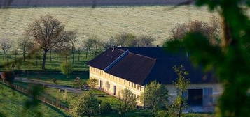 Historisches Bauernhaus mit Nebengebäude