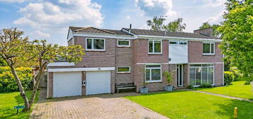 5 bedroom detached house