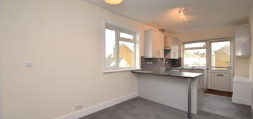 Studio to rent in Stanley Road, Teddington TW11