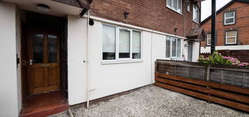 4 bed maisonette to rent